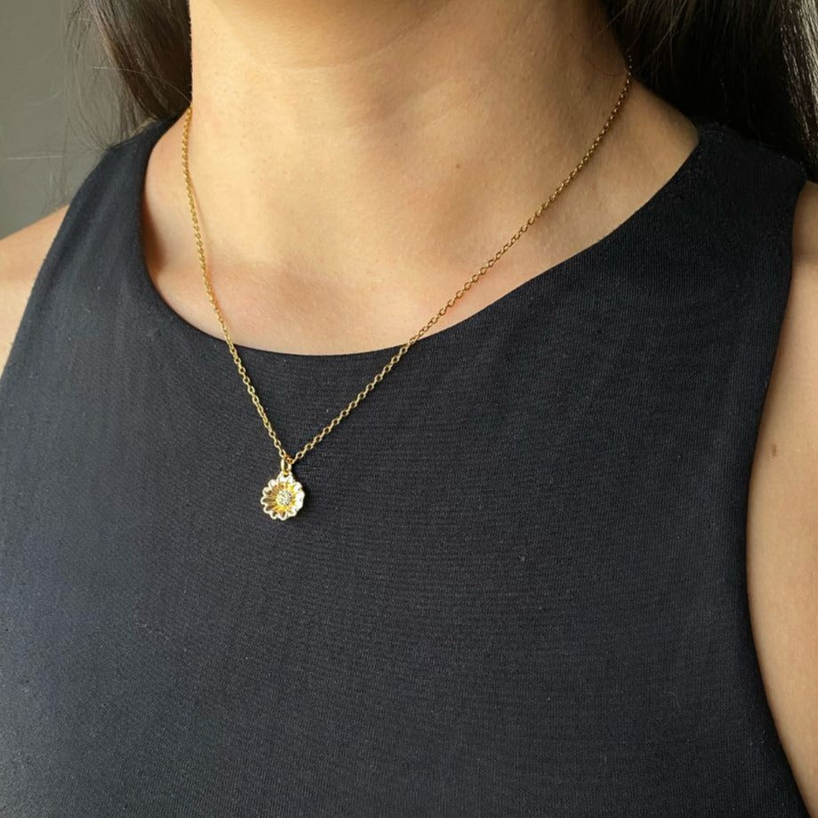 AIDA - COLLAR GIRASOL FLOR CHICO CHAPA DE ORO