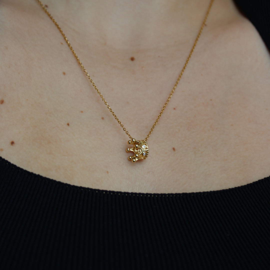 ALETIA - Collar Corona Chapa de Oro