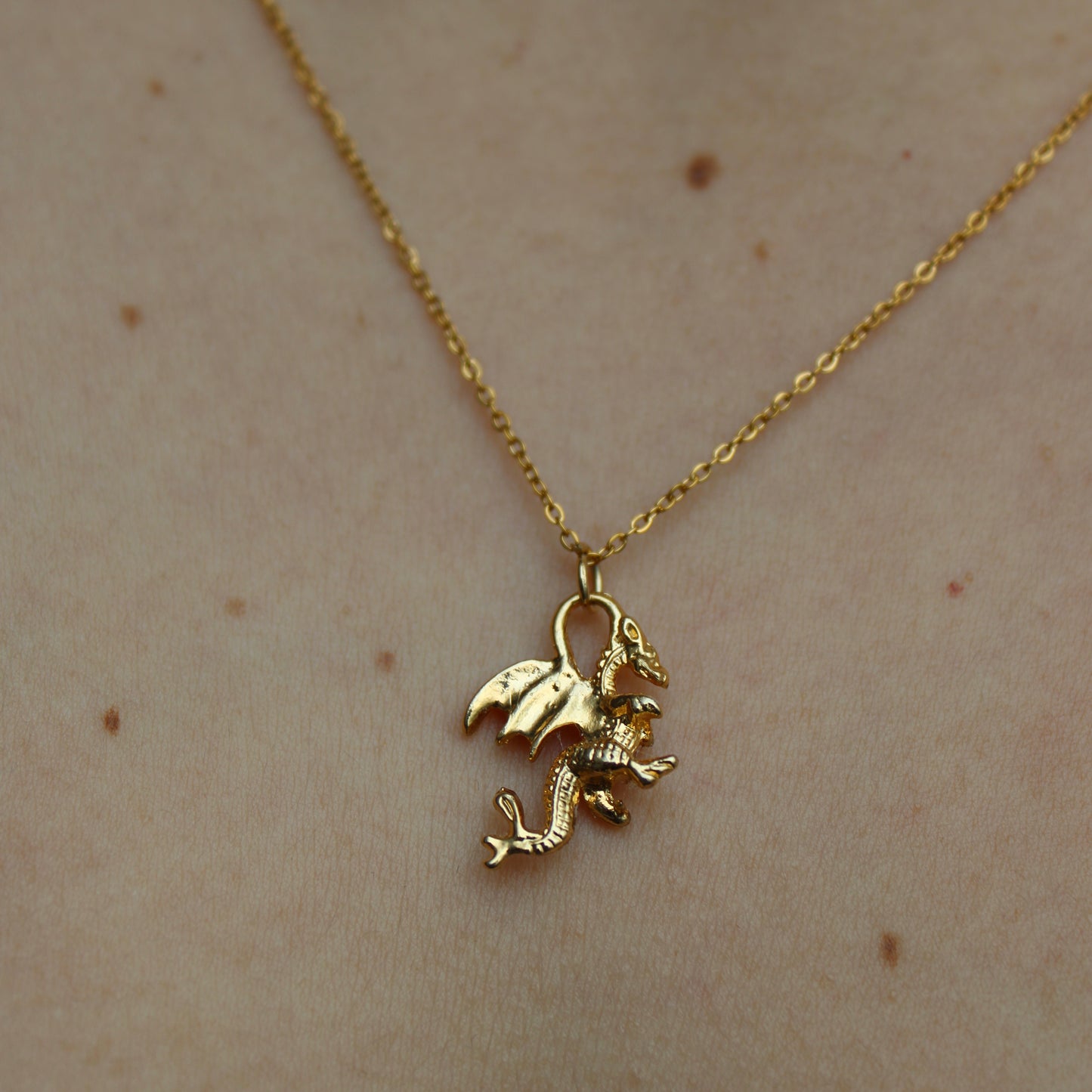 QUERALT- COLLAR DRAGON CHAPA DE ORO