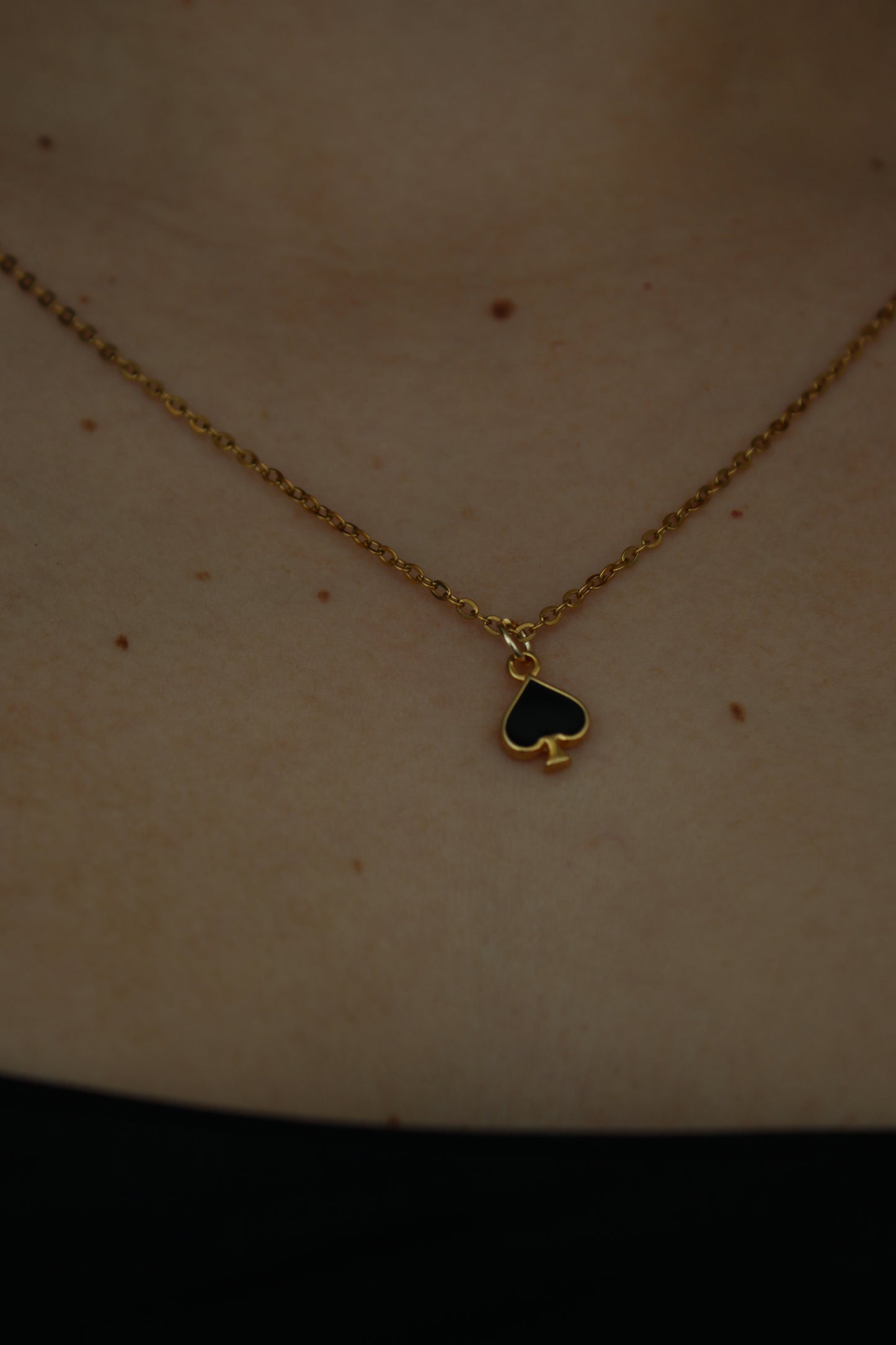 - Collar Corazon Poker Chapa de Oro