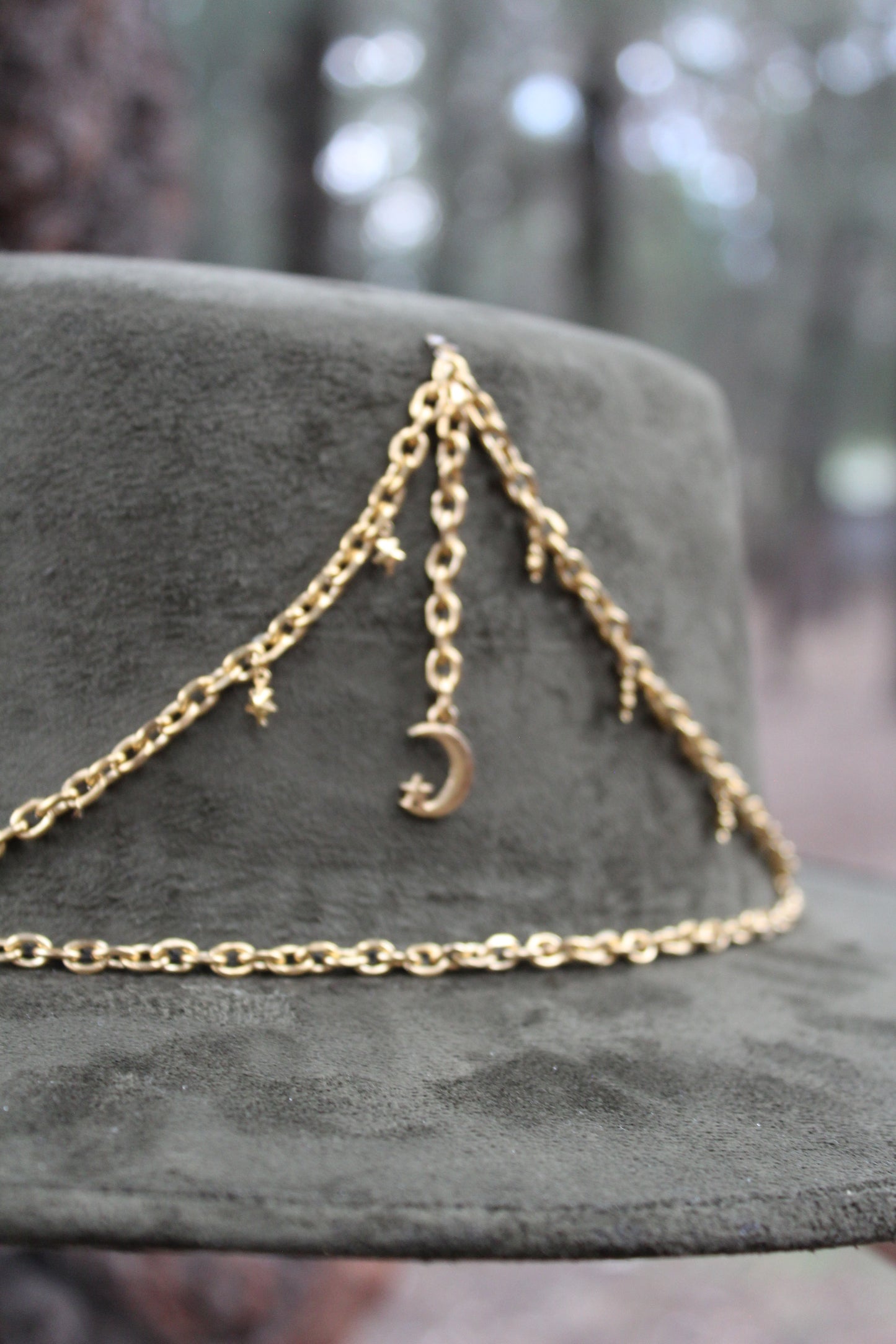 Mallorca - Sombrero cordobés con joyería y luna gamuza