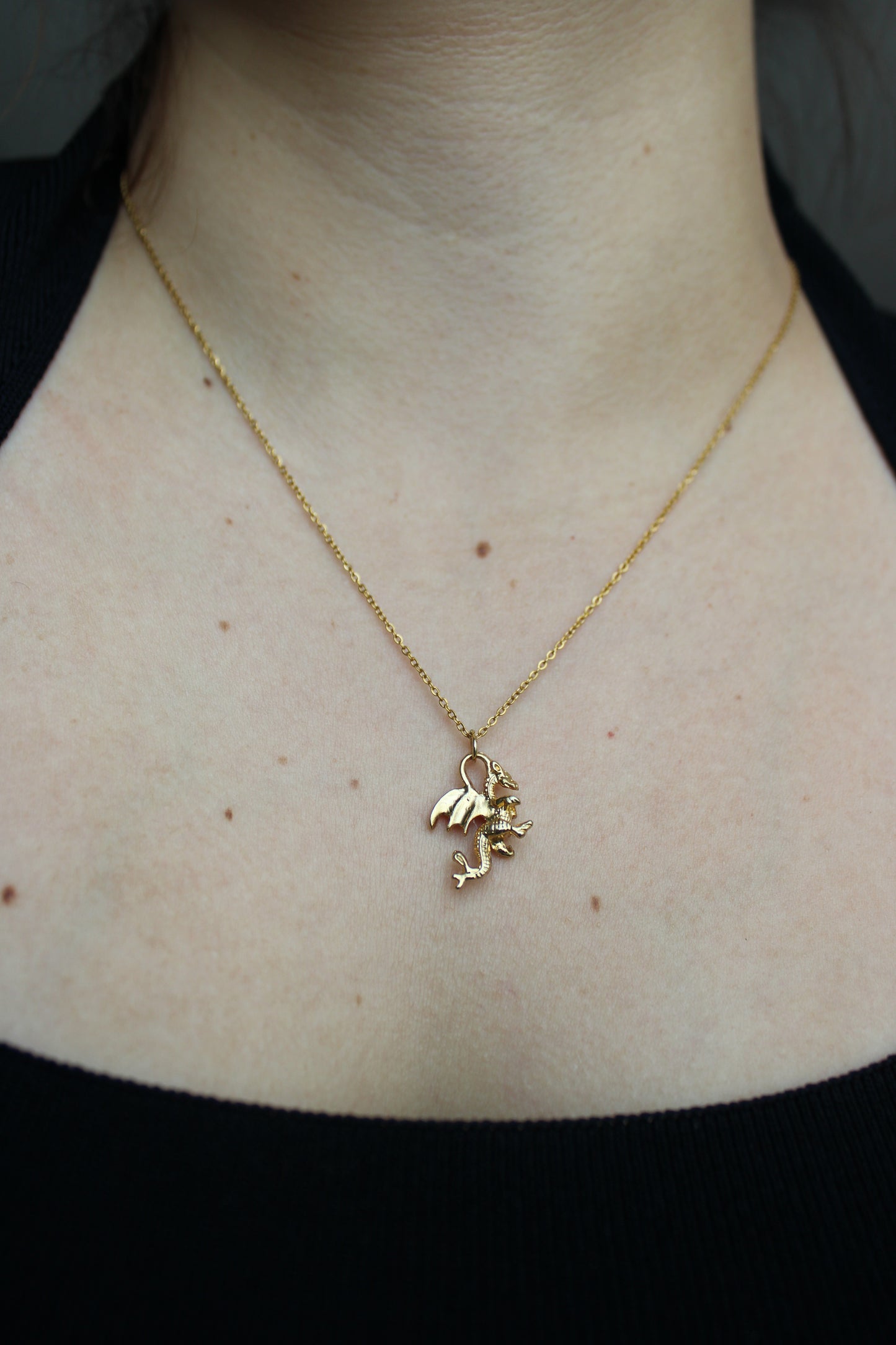 QUERALT- COLLAR DRAGON CHAPA DE ORO
