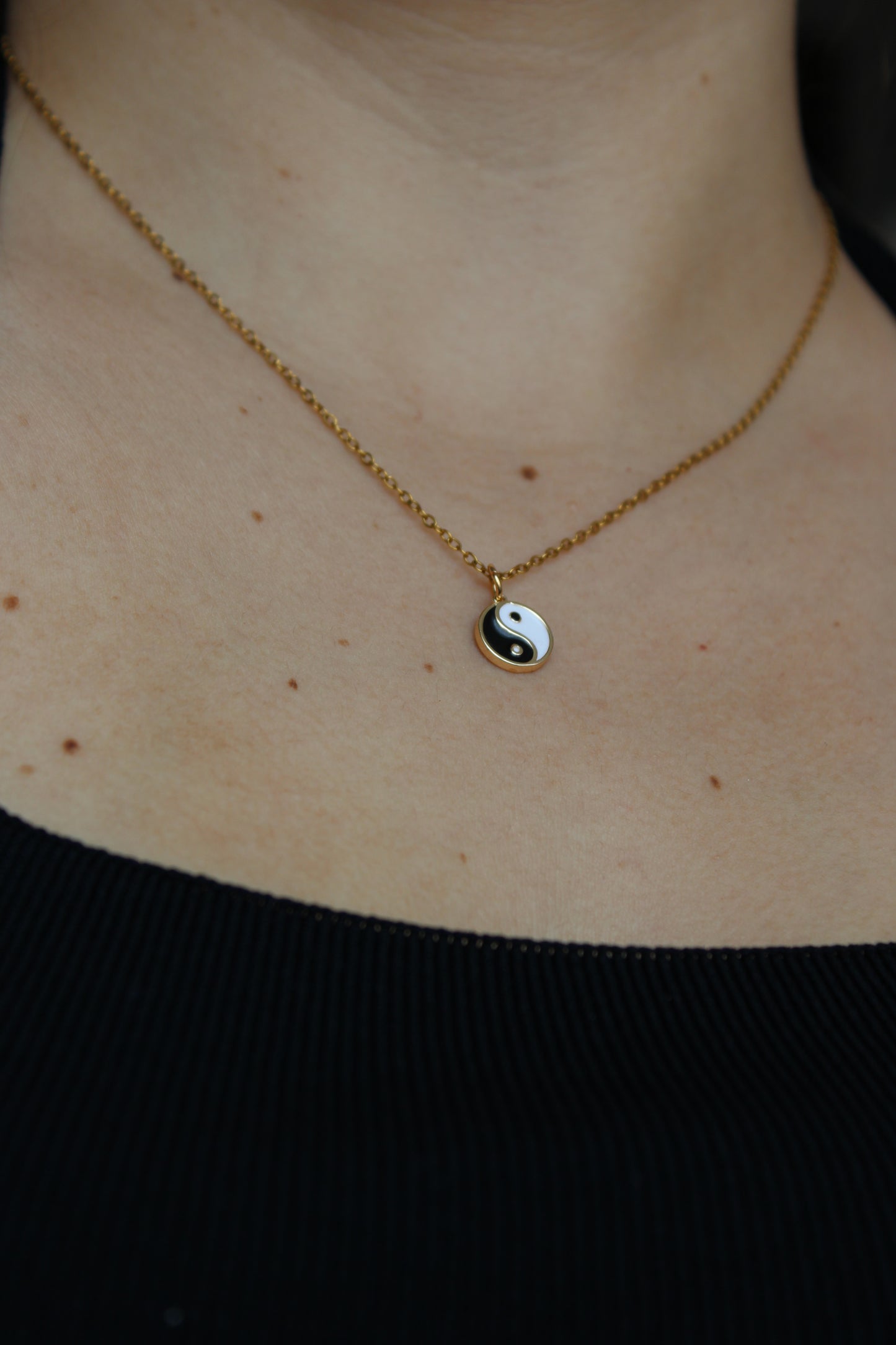 MIRSHA - Collar Yin y Yang Chapa de Oro