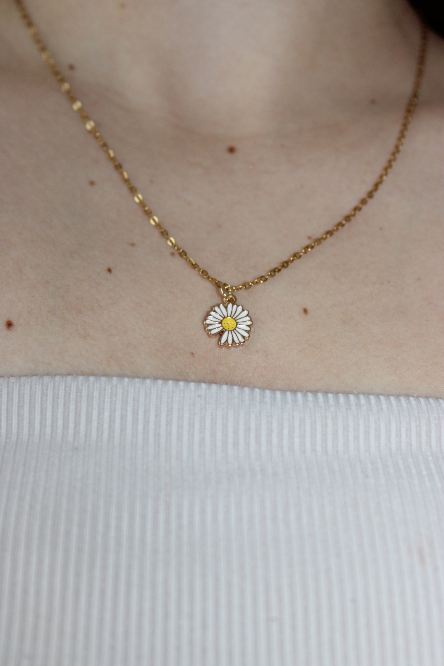 - Collar margarita flor