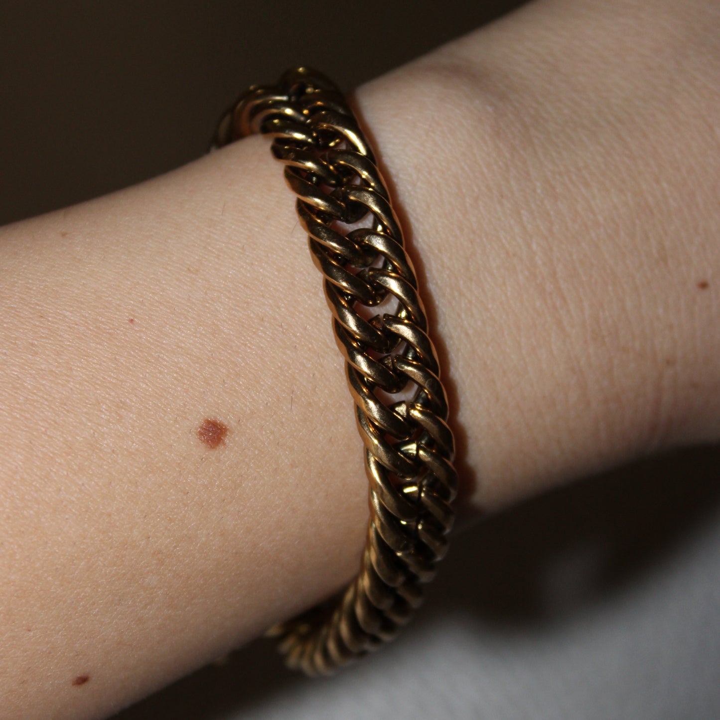 SIERRA - PULSERA GRUESA BARBADA DORADO ACERO INOXIDABLE