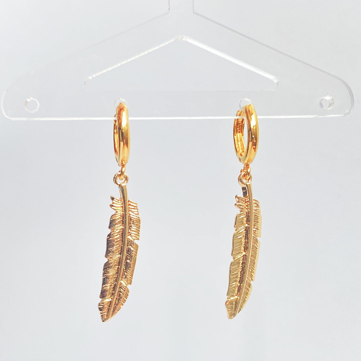 ARALI - ARETES PLUMA CHAPA DE ORO