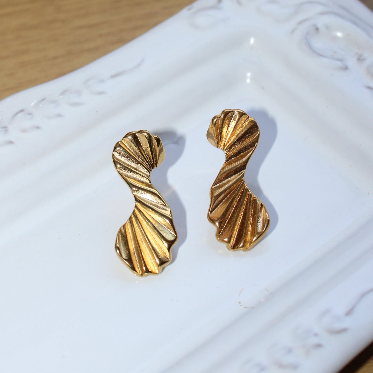 DOMINIQUE - Aretes Largos en Forma de S Acero Inoxidable