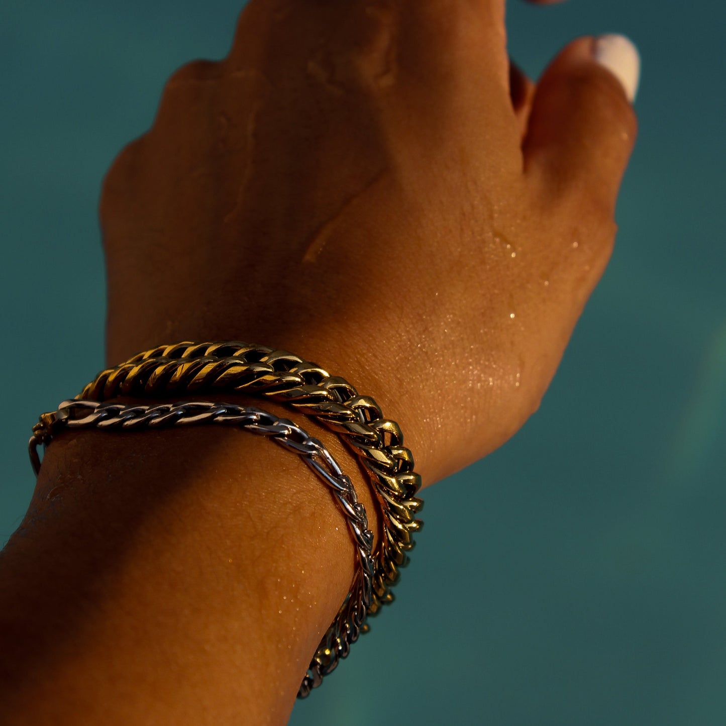 SIERRA - PULSERA GRUESA BARBADA DORADO ACERO INOXIDABLE