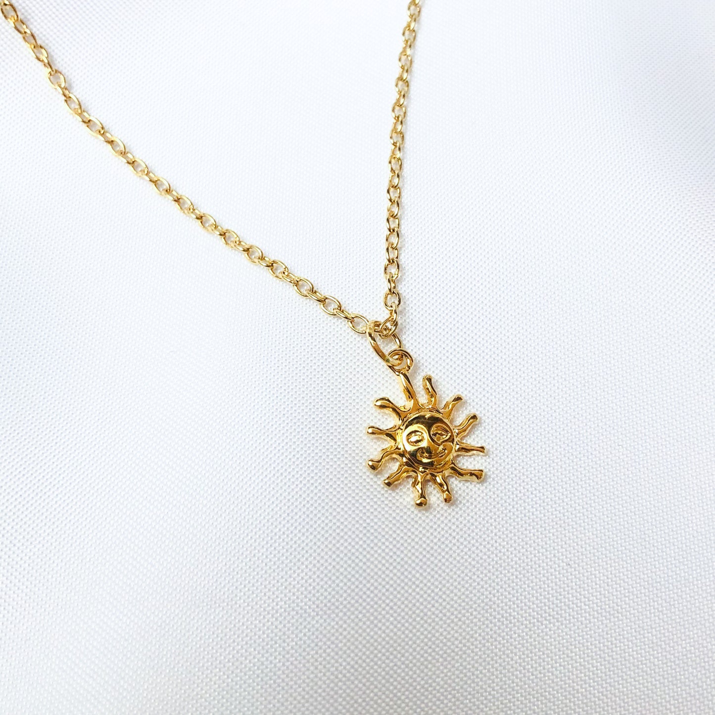 ERIKA - Collar Sol Chapa de Oro