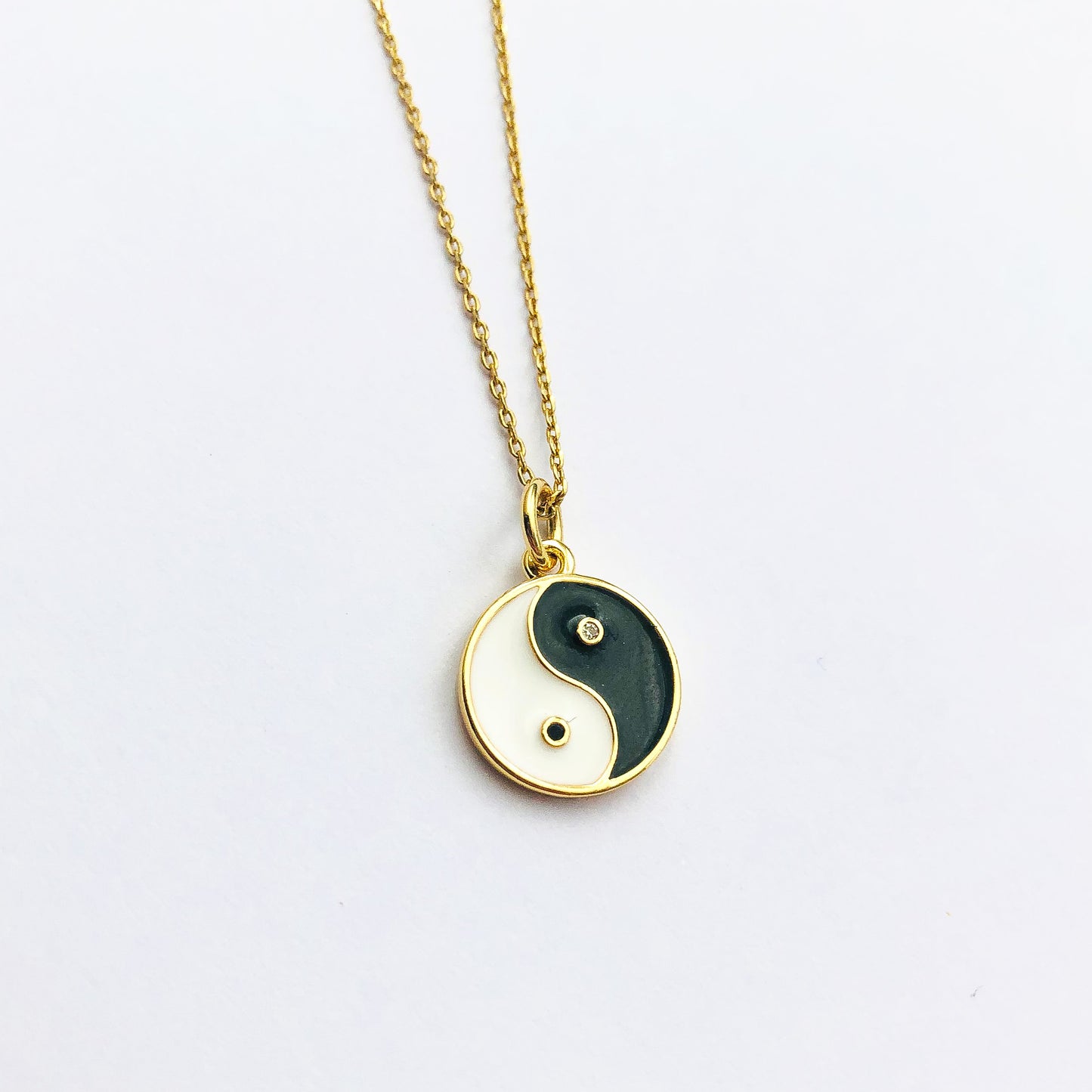 MIRSHA - Collar Yin y Yang Chapa de Oro