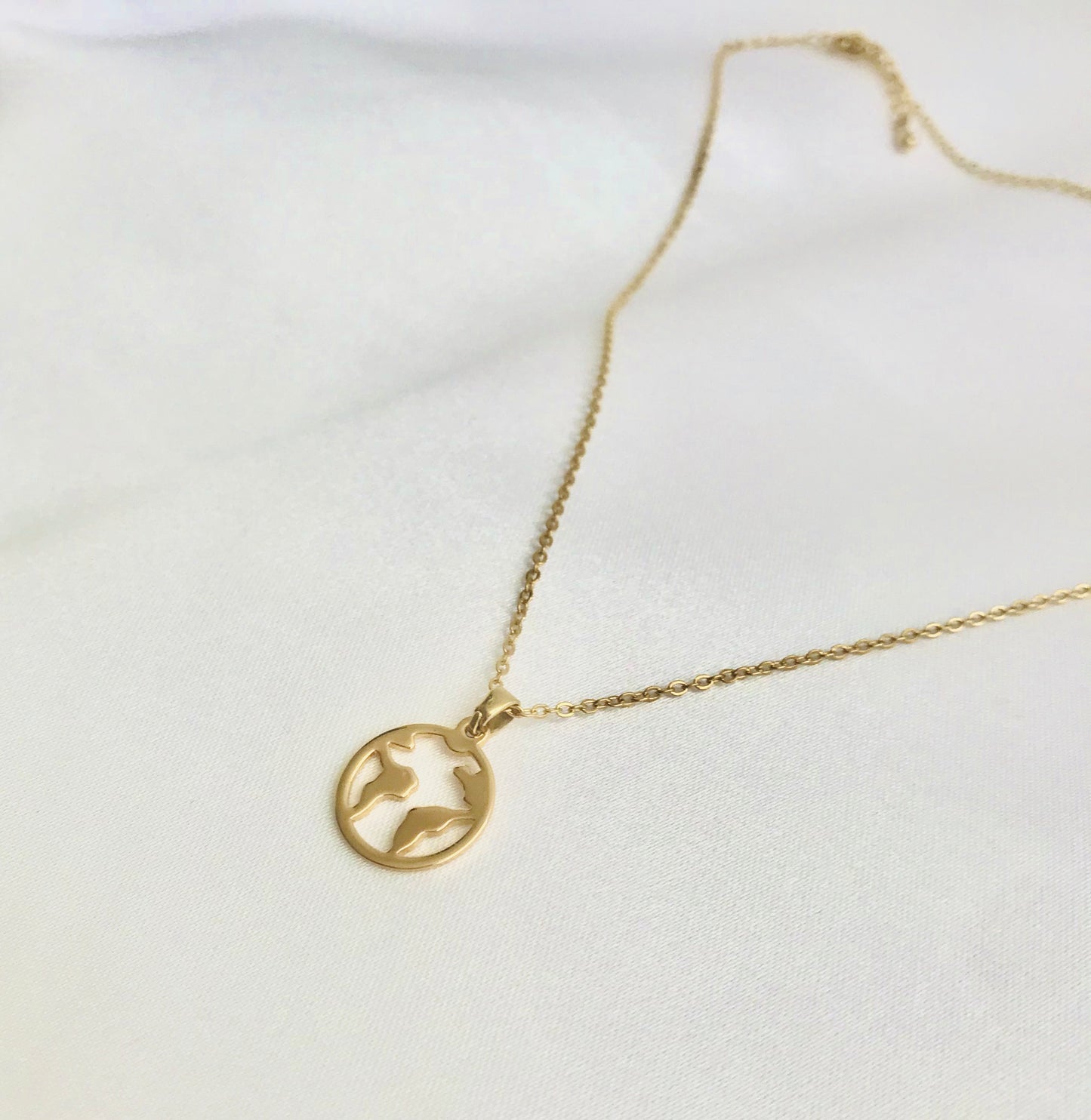 CRISTINA - Collar Planeta Tierra Chapa de Oro 18k
