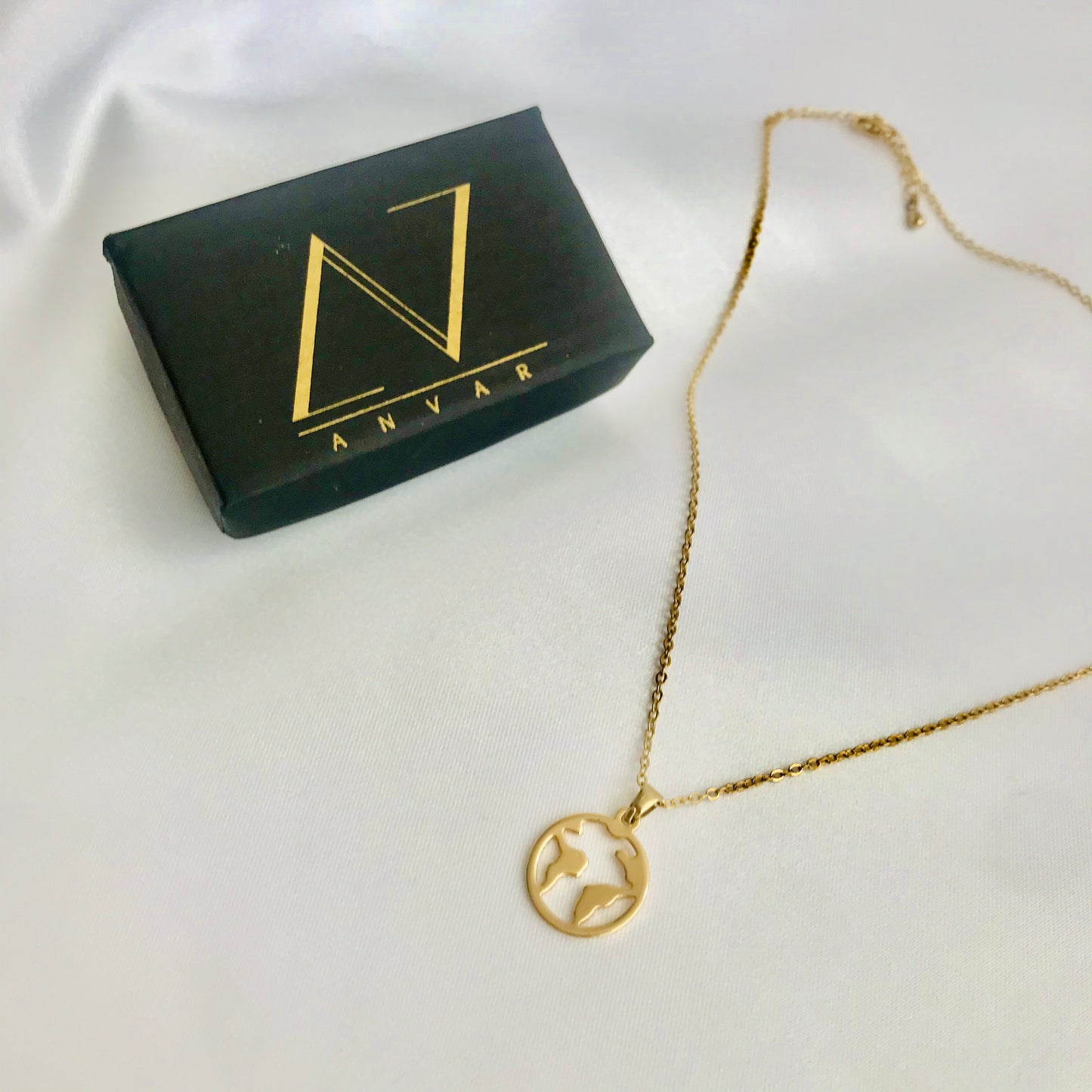 CRISTINA - Collar Planeta Tierra Chapa de Oro 18k