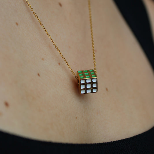 - COLLAR CUBO RUBIK CHAPA DE ORO
