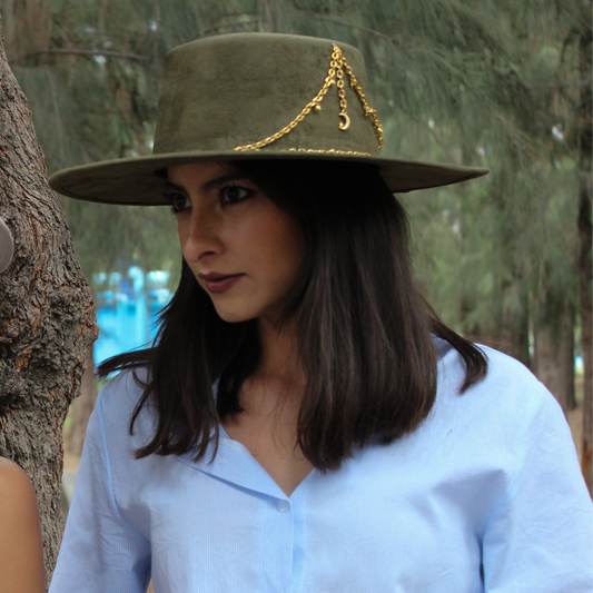 Mallorca - Sombrero cordobés con joyería y luna  gamuza