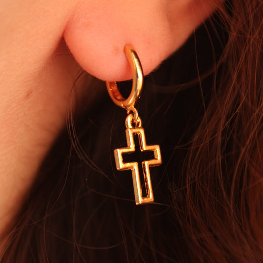 REGINA - Aretes Contorno Cruz Chapa de Oro