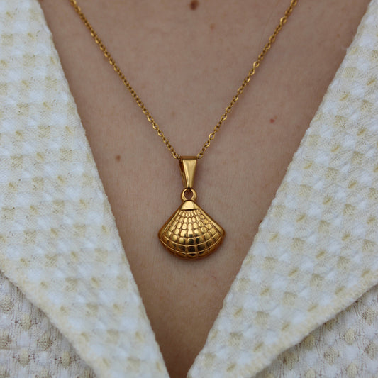 ARLEN - COLLAR CONCHA DORADA ACERO INOXIDABLE