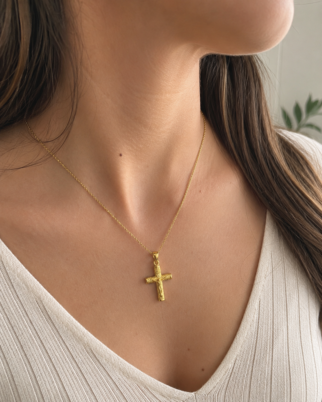 YAEL - Collar Cruz Chapa de Oro 18k