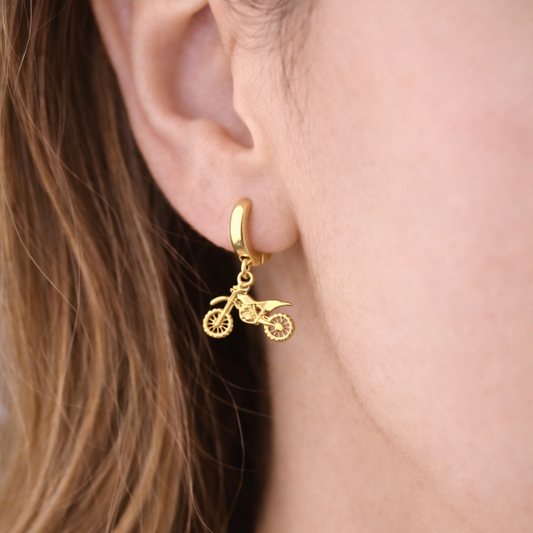 - ARETES MOTOCICLETA CHAPA DE ORO