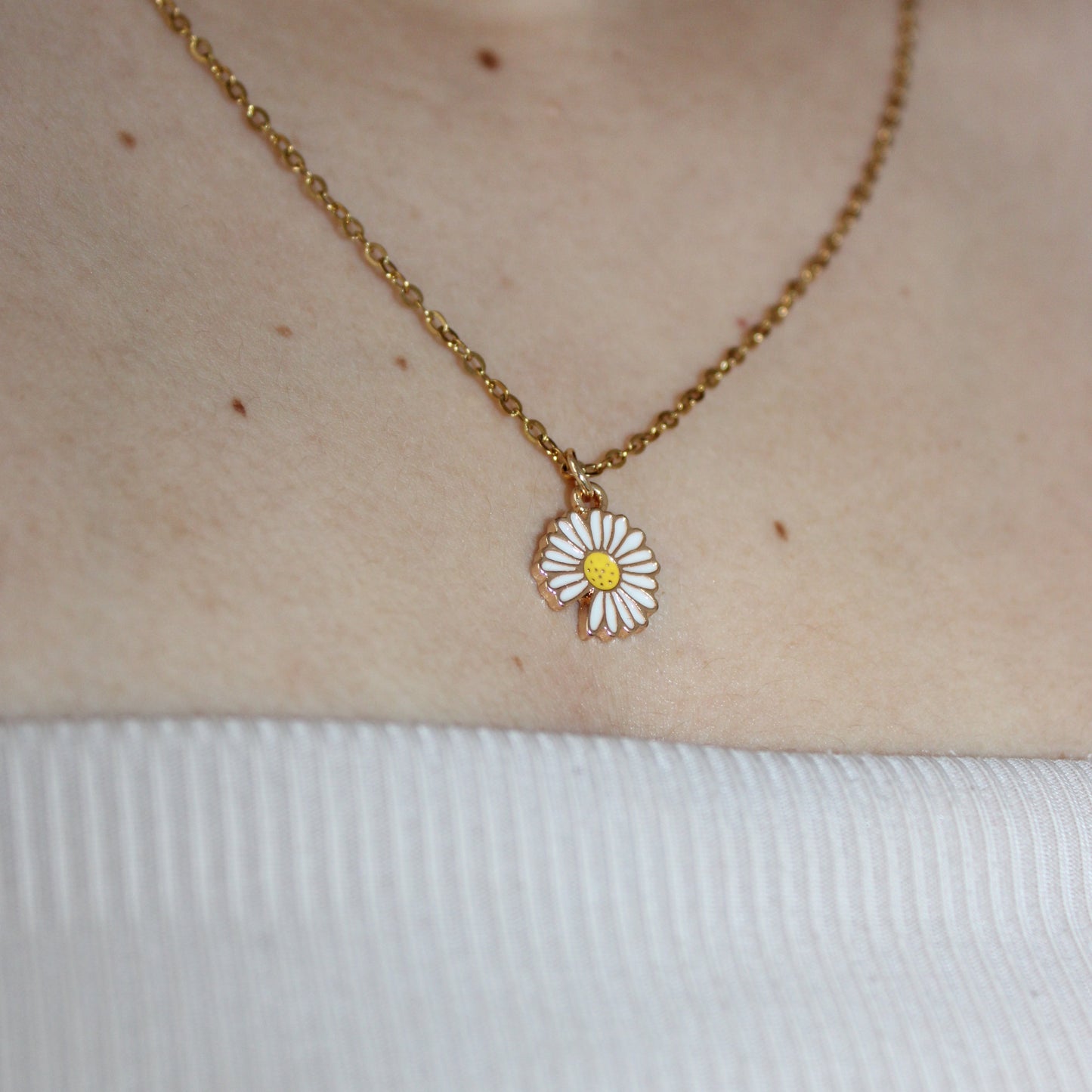 - Collar margarita flor