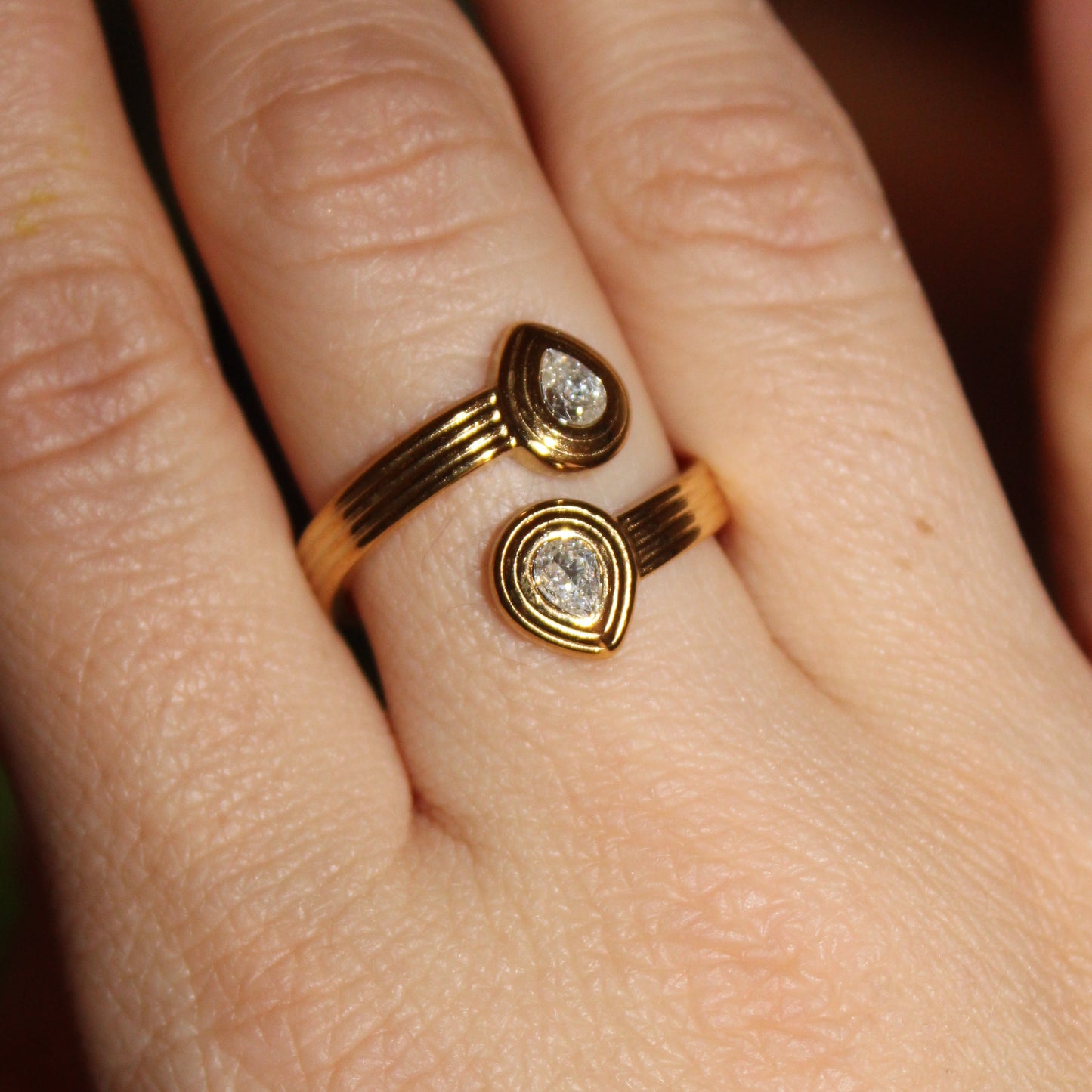 KEIRA- ANILLO GOTA ZIRCONIAS AJUSTABLE ACERO INOXIDABLE