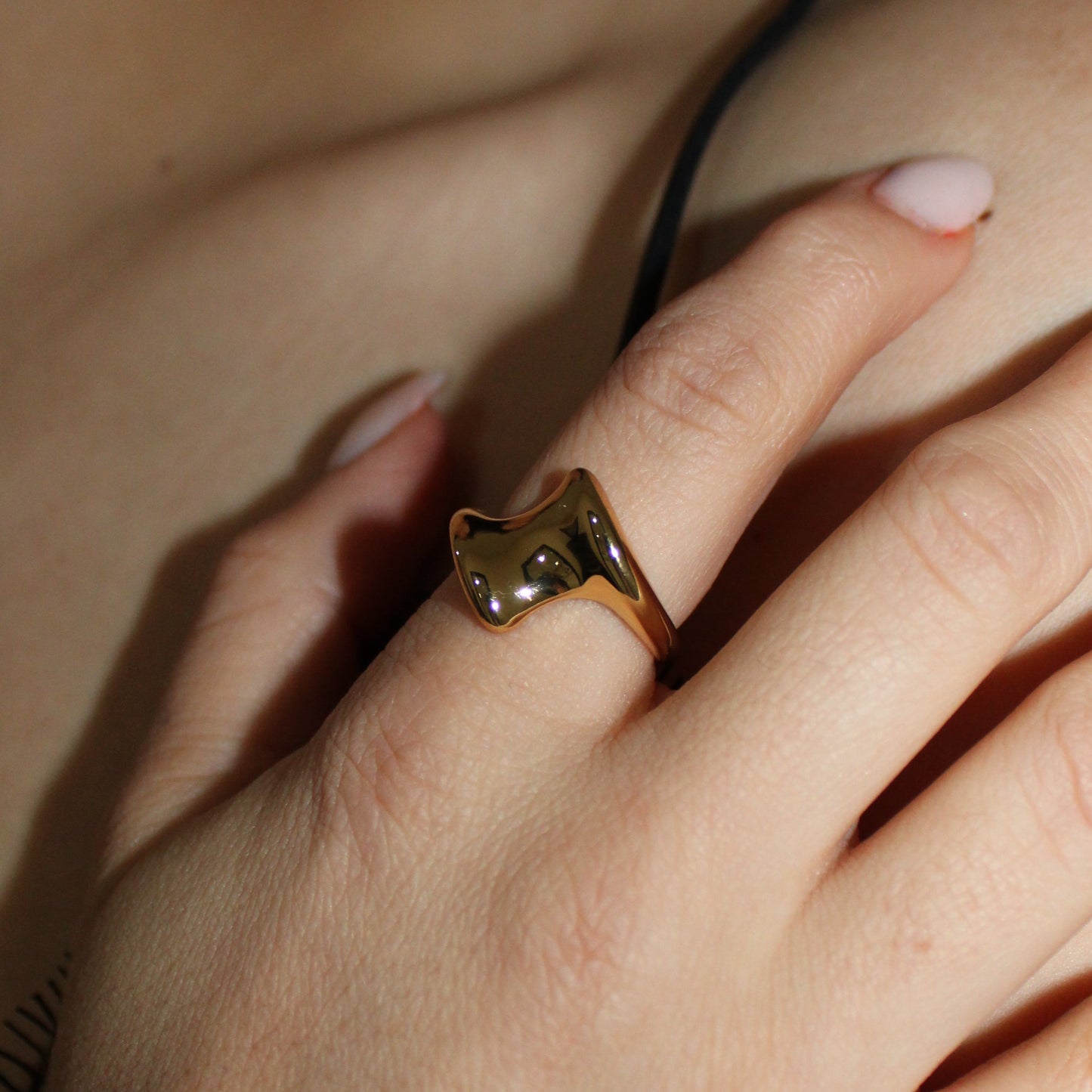 ADELIZ - ANILLO DELGADO IRREGULAR ACERO INOXIDABLE