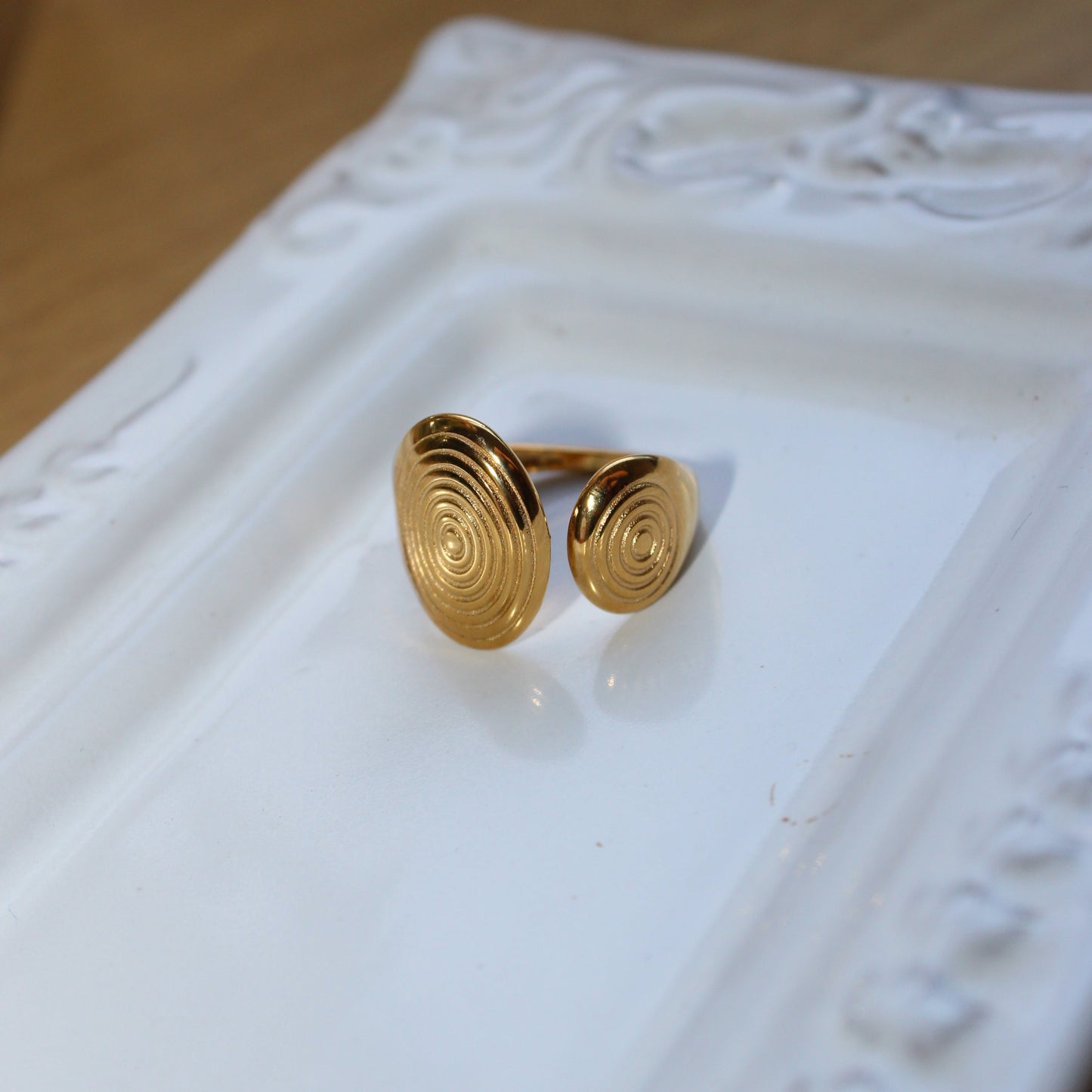 SAMI - ANILLO DETALLES CIRCULARES AJUSTABLE  ACERO INOXIDABLE