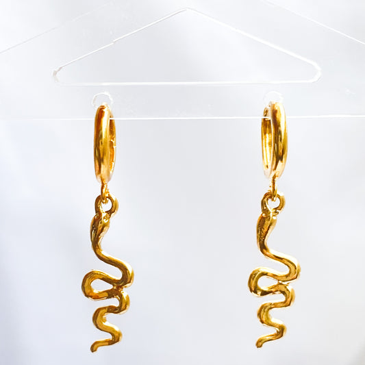 NAISEE - ARETES SERPIENTE CHAPA DE ORO