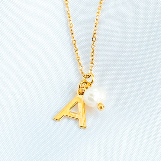 AILY - COLLAR INICIAL Y PERLA DE RIO ACERO INOXIDABLE