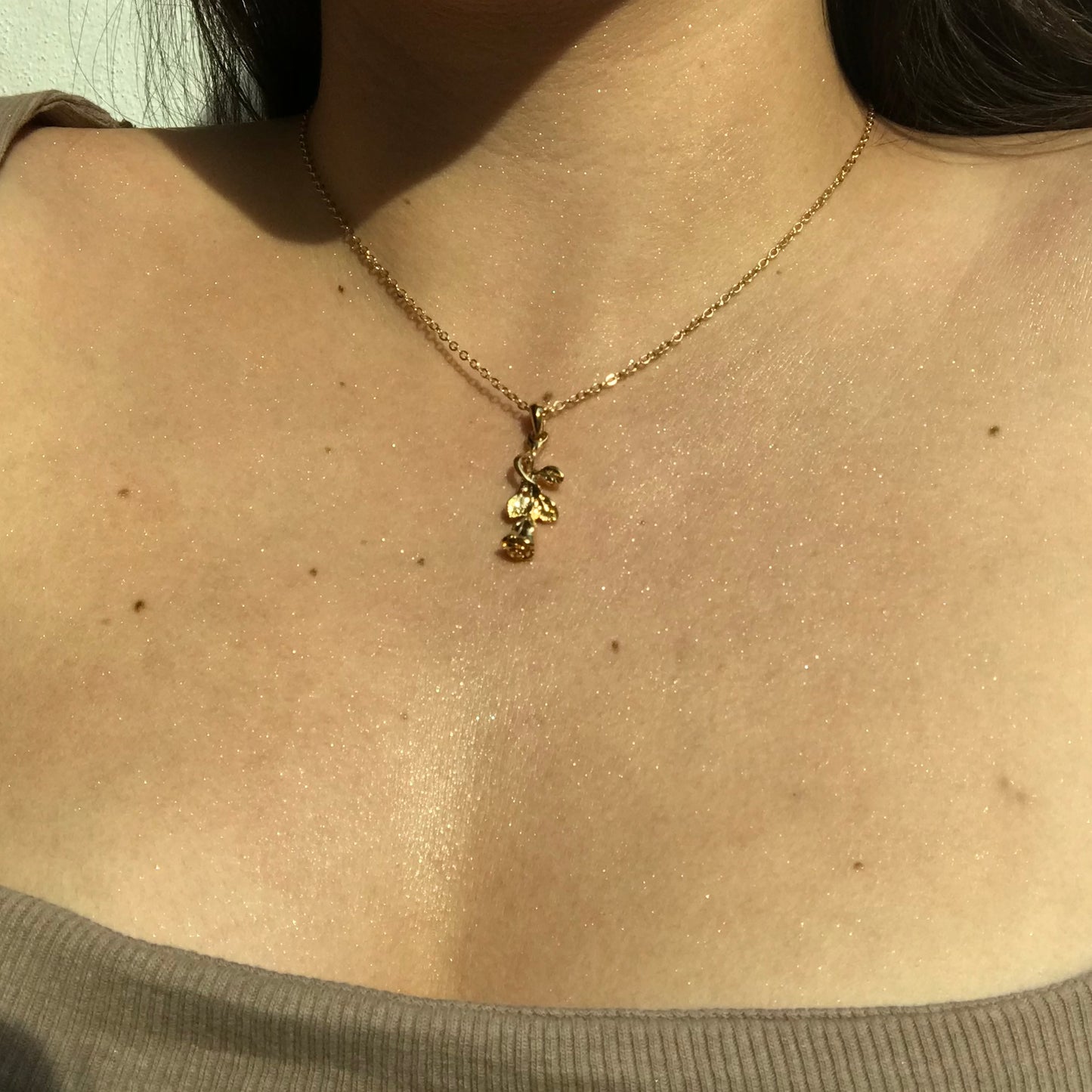 ALINE - Collar Rosa Flor Chapa de Oro