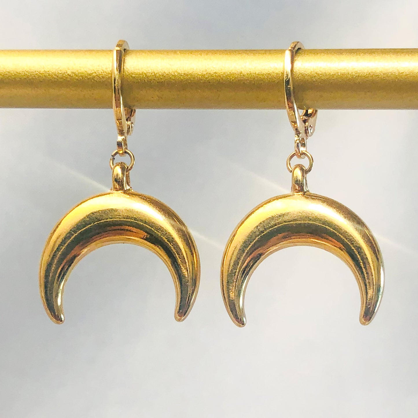 REBECA - Aretes Hoops Luna Inflada Chapa de Oro 18k