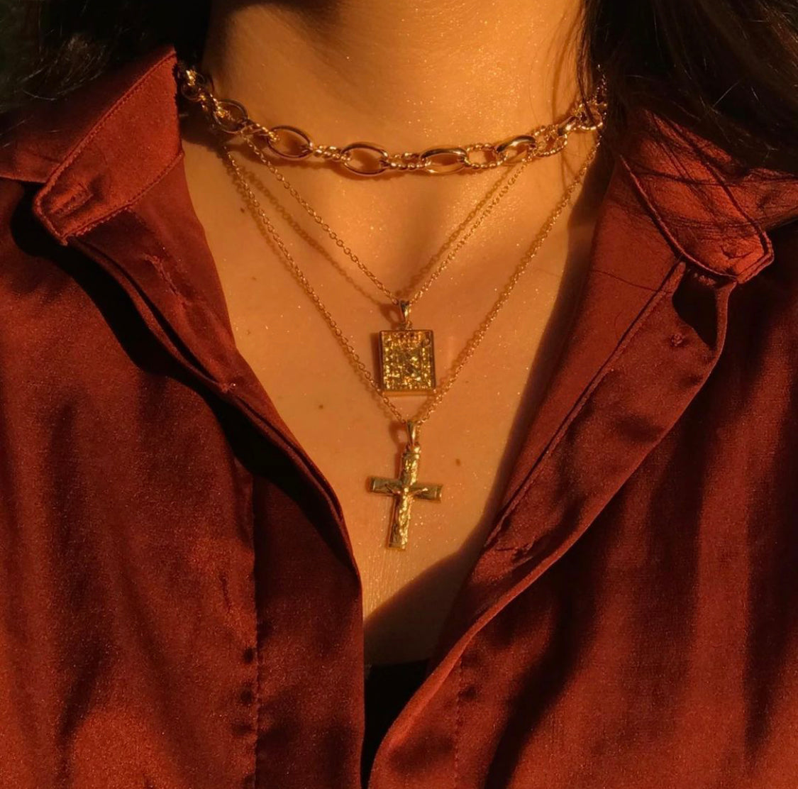 YAEL - Collar Cruz Chapa de Oro 18k